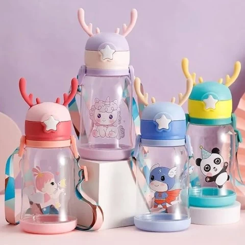 BOTELLA INFANTIL CON PICO DE SILICONA Y CORREA